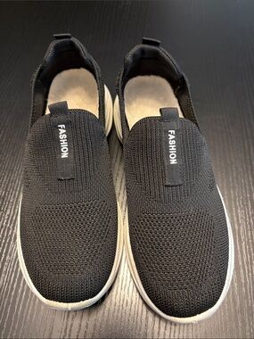 Fashion Black Slip-On Knit Sneakers - Size 37/ 7 USA